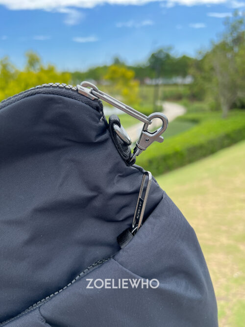 The top zip can be "locked" whilst the bottom zip can slid under an elastic band to "lock" it.